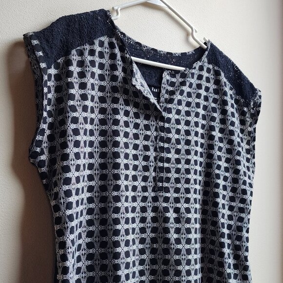 Van Heusen Black/White Print Cap Sleeve Blouse Size Large - Picture 2 of 12